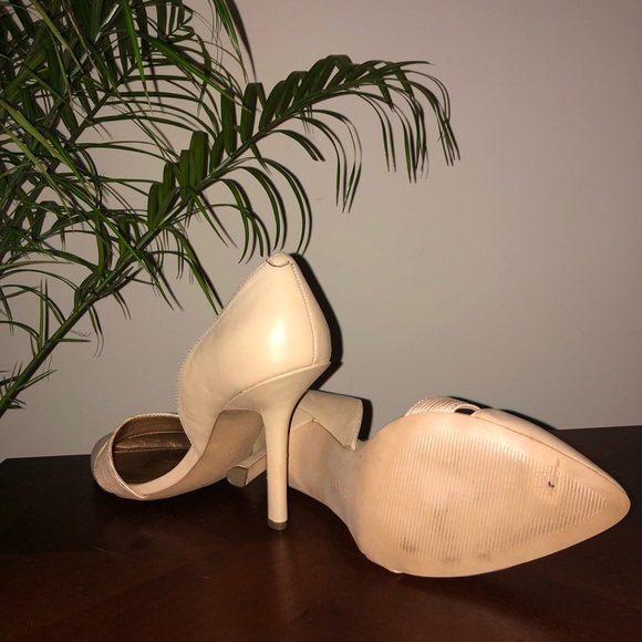 BCBG Nude heels 👠👠 - Picture 4 of 5